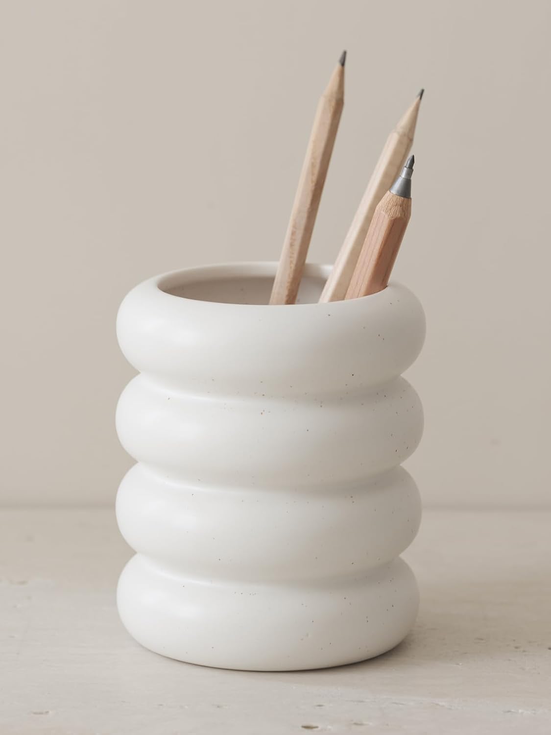 WENSHUO Chubby Pen Holder, Makeup Brush Organizer, Modern and Minimalistic, Ceramic Desk Accessories (Matte Crème)
