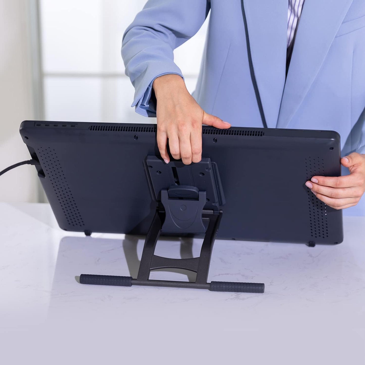 HUION ST100A Adjustable Drawing Tablet Stand for Pen Displays, Adjustable VESA Mount Desk Stand, Suitable for Kamvas 20/22/22 Plus/24/24 Plus and Kamvas Pro 24(4K)