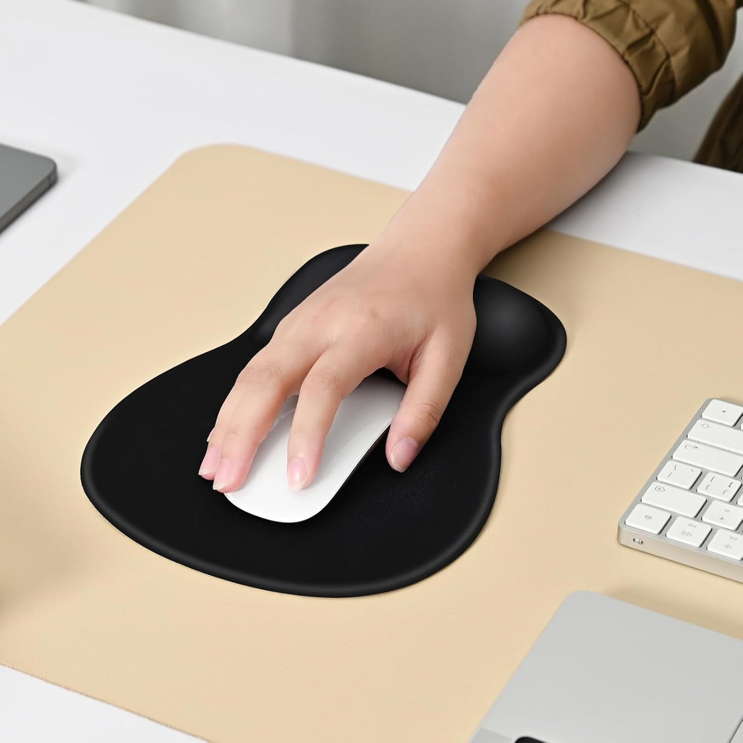 EooCoo Ergonomic Mouse Pad with Gel Wrist Rest Support, Middle Concave Design for Natural Wrist Alignment, Non-Slip Base Mousepad for Laptop, Computer, Office Desk Accessories, Carpal Tunnel Syndrome