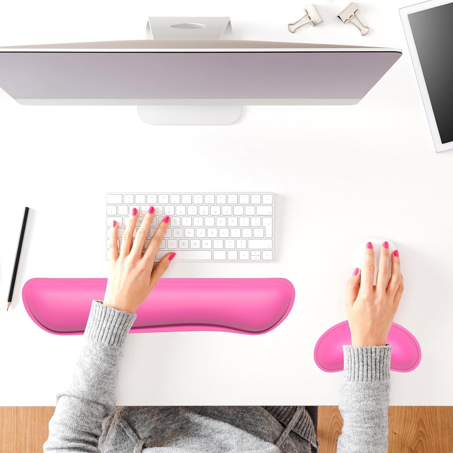 Dapesuom Mouse Wrist Rest, Ergonomic Memory Foam Mouse Wrist for Computer Desk Mats Support, PU Leather Hand Rest Pad Cushion for Gaming, Laptop, Men, Women, Pain Relief & Easy Typing, Black