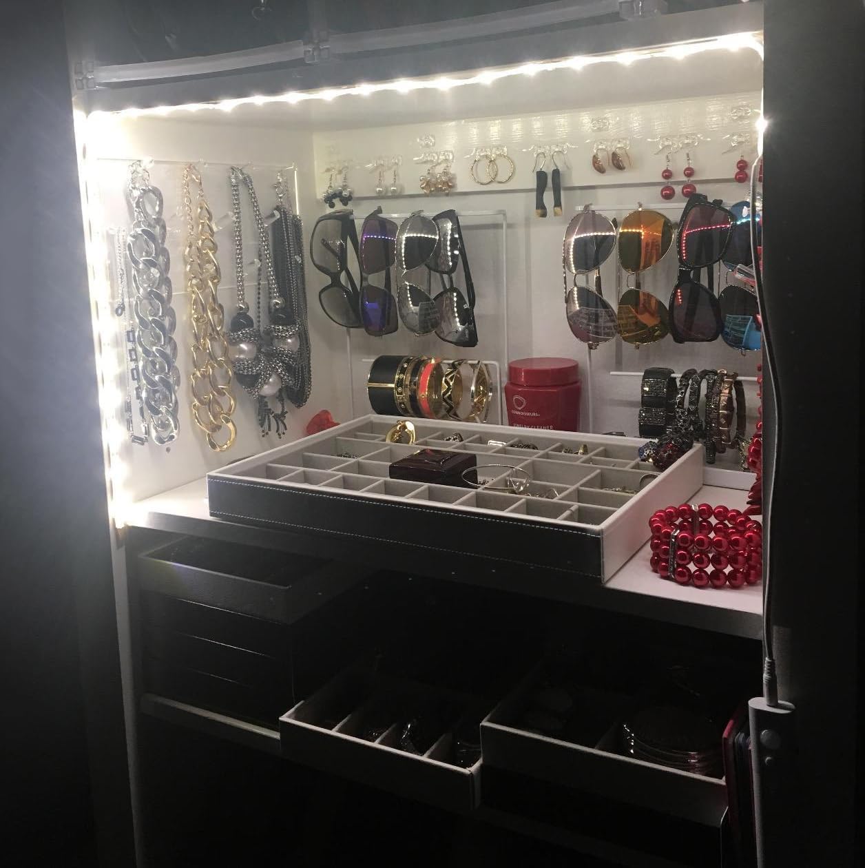 Motion Sensor Light Indoor, Closet Lights Motion Sensored, Battery Operated Cabinet Lights Strip, White Under Cabinet Lighting, Under Counter Lights for Kitchen, Led Strip Lights for Bedroom