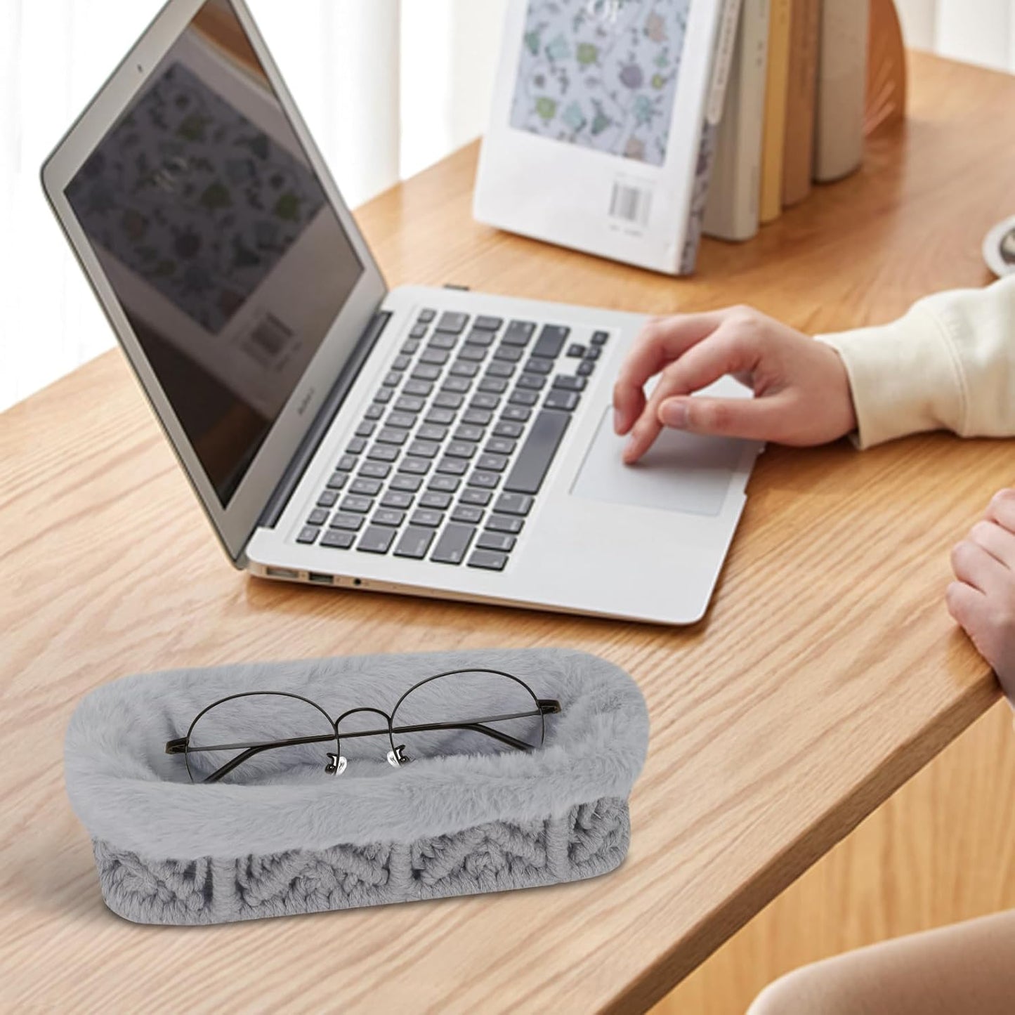 Glasses Holder,Anti-scratch Plush Lined Eyeglass Holder Stand for Nightstand Desk Storage Organizer