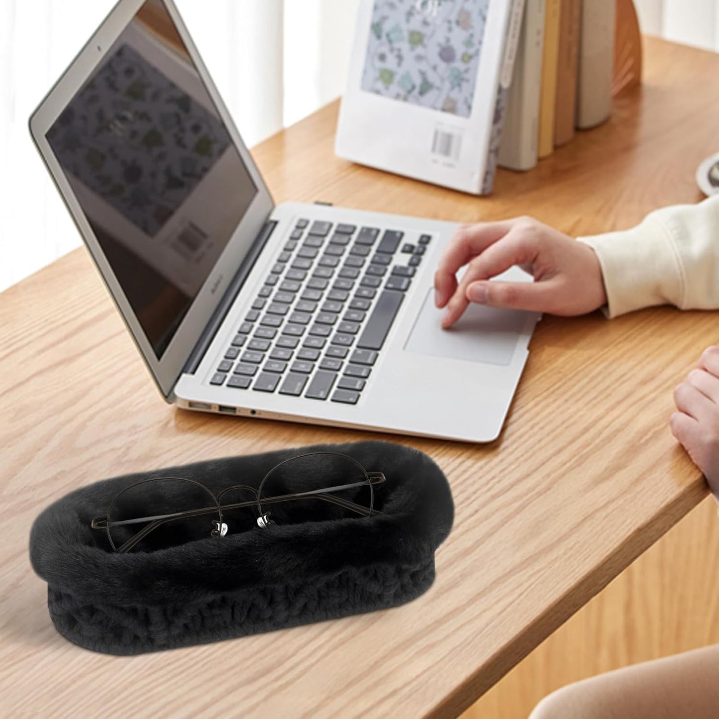 Glasses Holder,Anti-scratch Plush Lined Eyeglass Holder Stand for Nightstand Desk Storage Organizer
