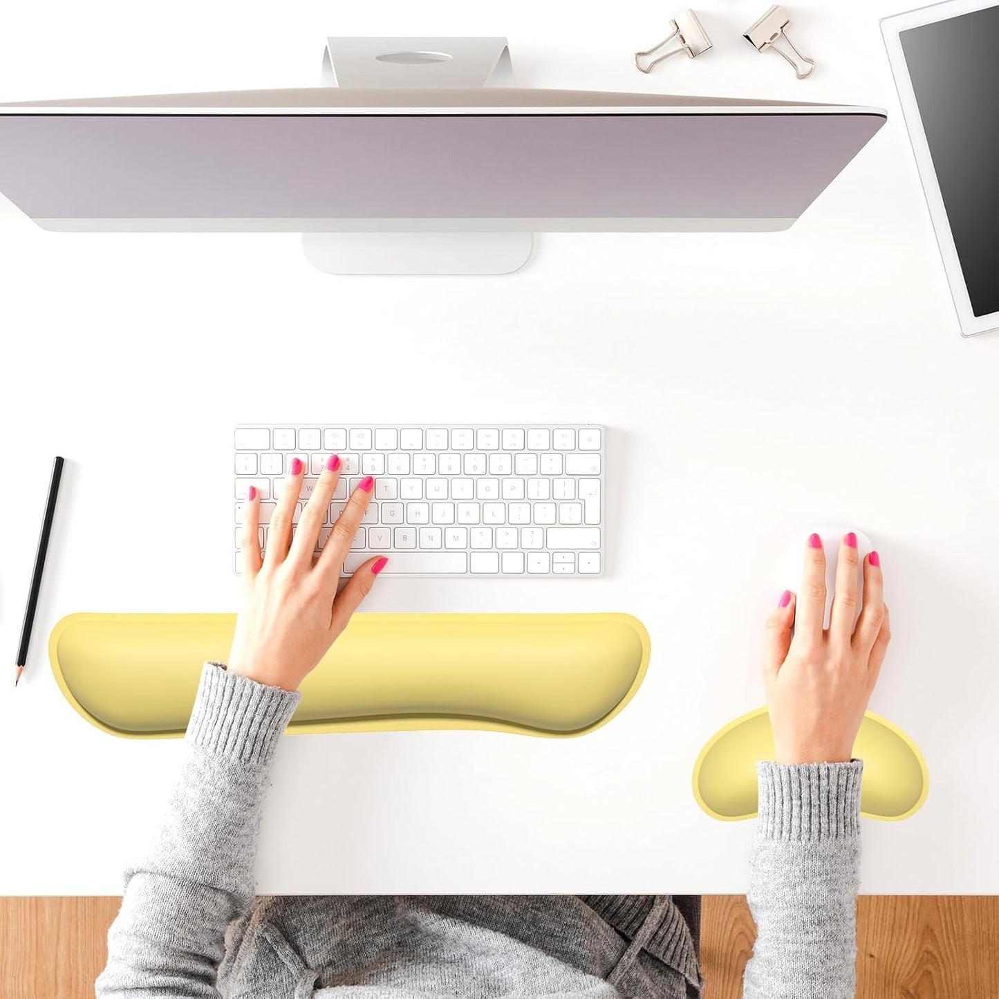 Dapesuom Mouse Wrist Rest, Ergonomic Memory Foam Mouse Wrist for Computer Desk Mats Support, PU Leather Hand Rest Pad Cushion for Gaming, Laptop, Men, Women, Pain Relief & Easy Typing, Black
