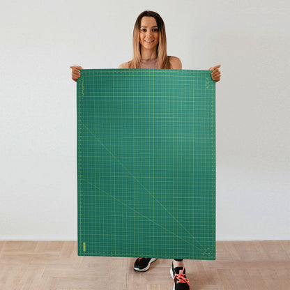 NEWBRAUG 18'' × 24'' Perfect Self Healing Cutting Mat, Non-Slip Gridded Rotary Cutting Board, Necessary for Quilting, Sewing, Craft, Fabric & Scrapbooking(Green/Black)…