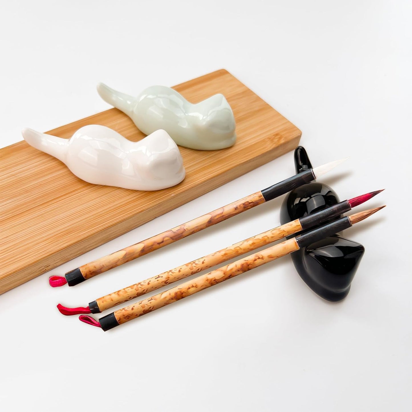 BuleVina 3PCS Paint Brush Rest Holder, Cute Cats Shape Stand for Chinese Painting Pen Chopsticks Sumi Brushes and Calligraphy, Porcelain Ceramic Oriental Art Supply (Black, White, Green)