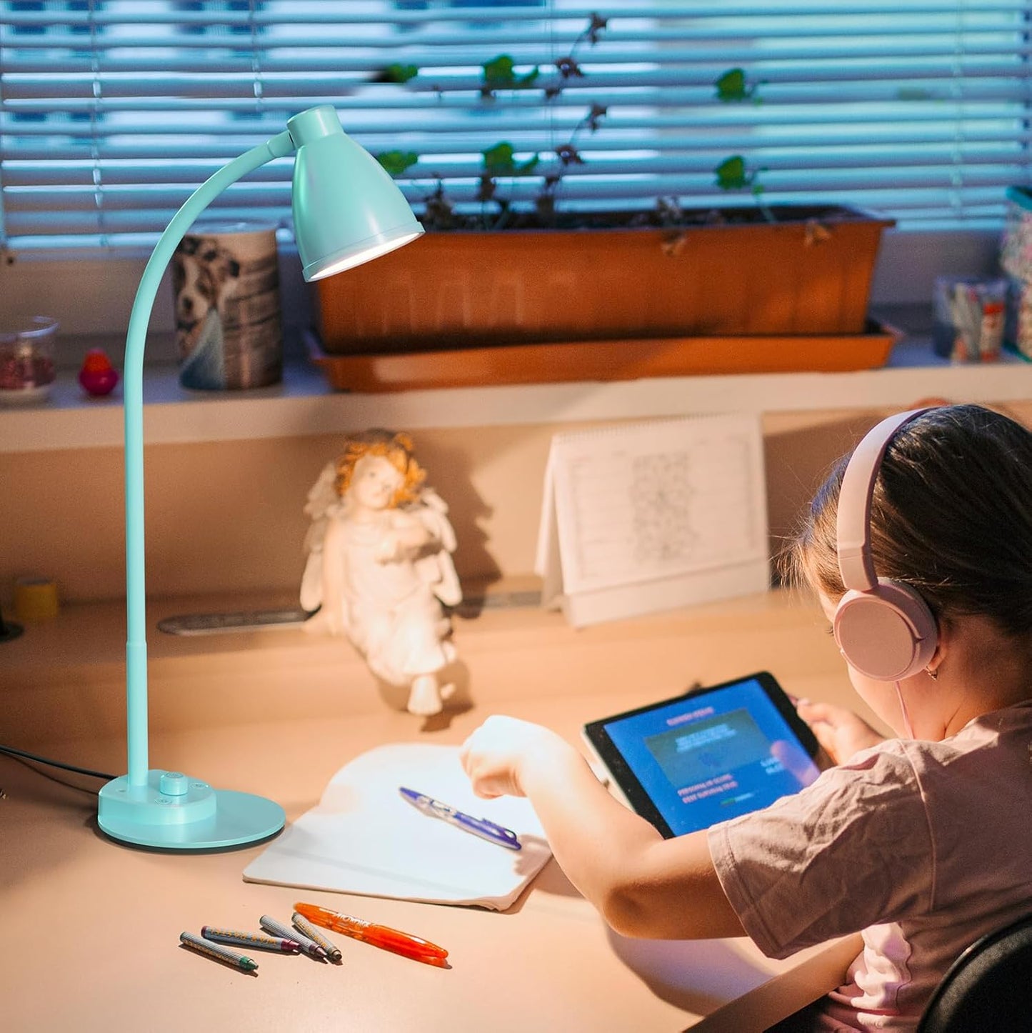 BOHON LED Desk Lamp with USB Charging Port, 3 Color Modes Dimmable Reading Lamp, Auto Dimming Task Lamp, Flexible Neck Table Light for Dorm Bedside, Adapter Include, White