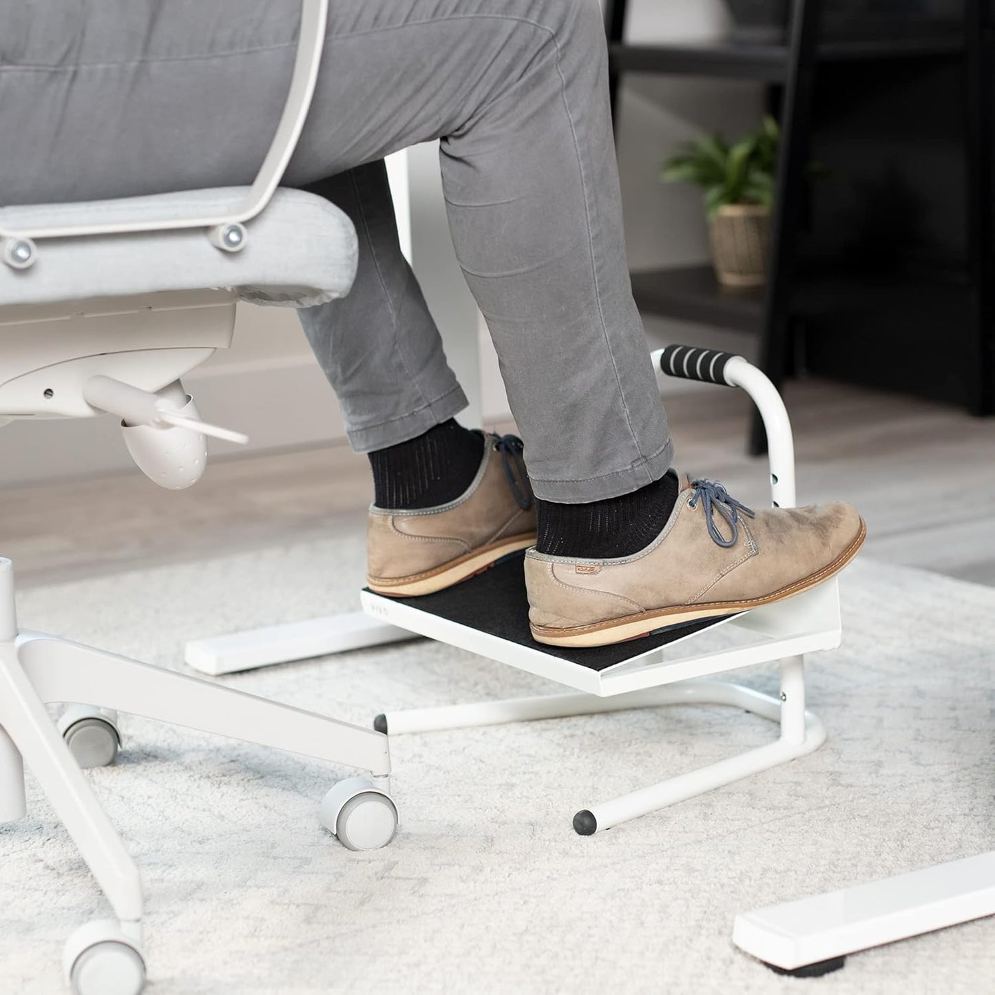 VIVO Ergonomic Height Adjustable Foot Rest Relief Platform, Elevated Stool for Comfortable Sit to Stand Workstation, Non-Slip Surface, Portable, Home Office Classroom Use, Black, STAND-FT01