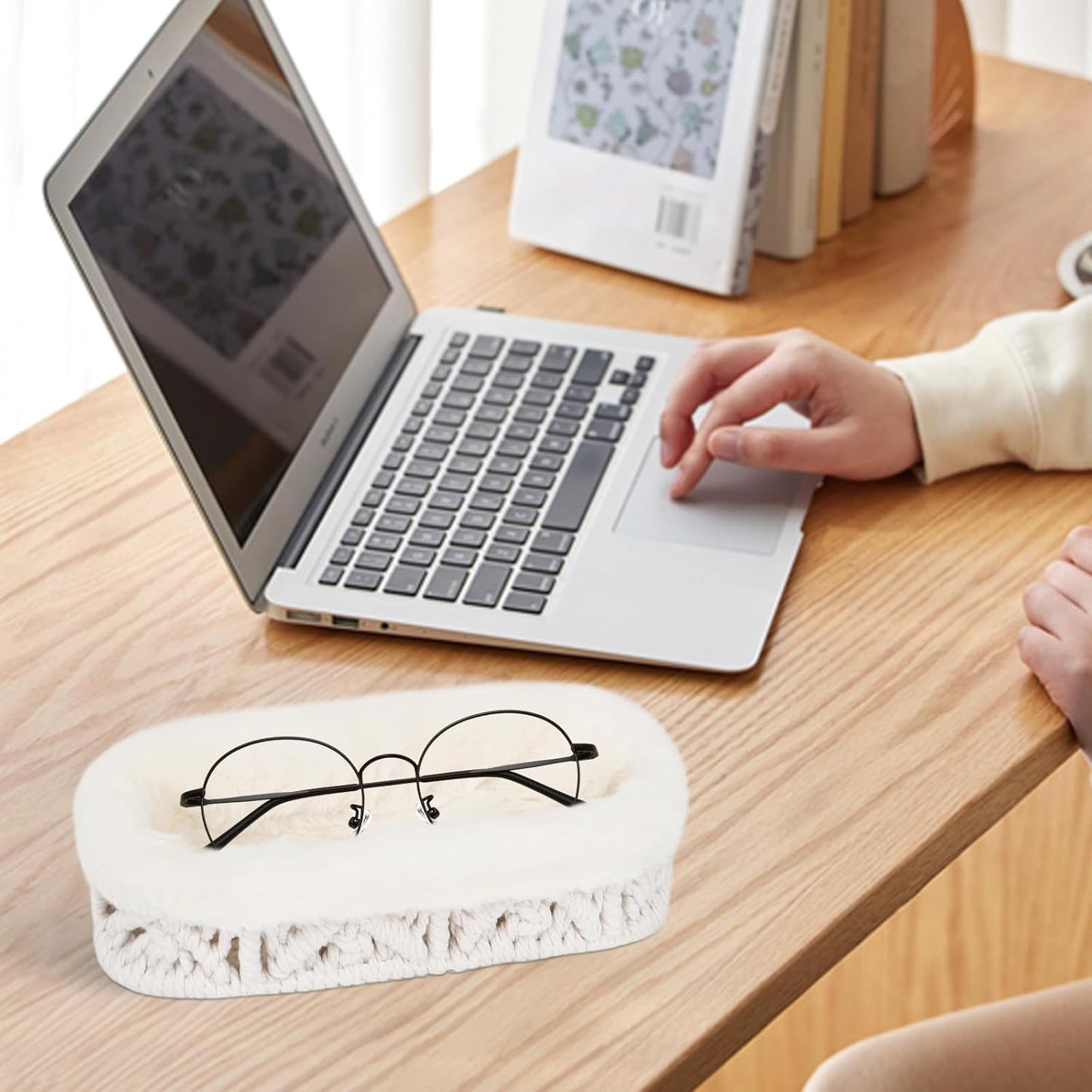 Glasses Holder,Anti-scratch Plush Lined Eyeglass Holder Stand for Nightstand Desk Storage Organizer