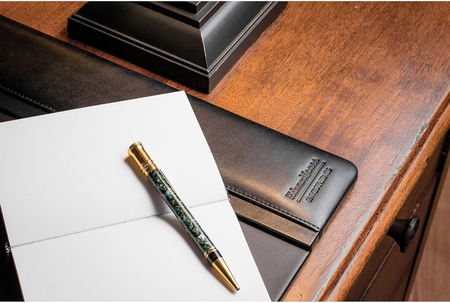 DACASSO Leather Desk Pad with Side Rails - Luxury Leather Desk Blotter for Writing - Executive Desk Surface Protector - (Chocolate Brown, 25.5 x 17.25”)