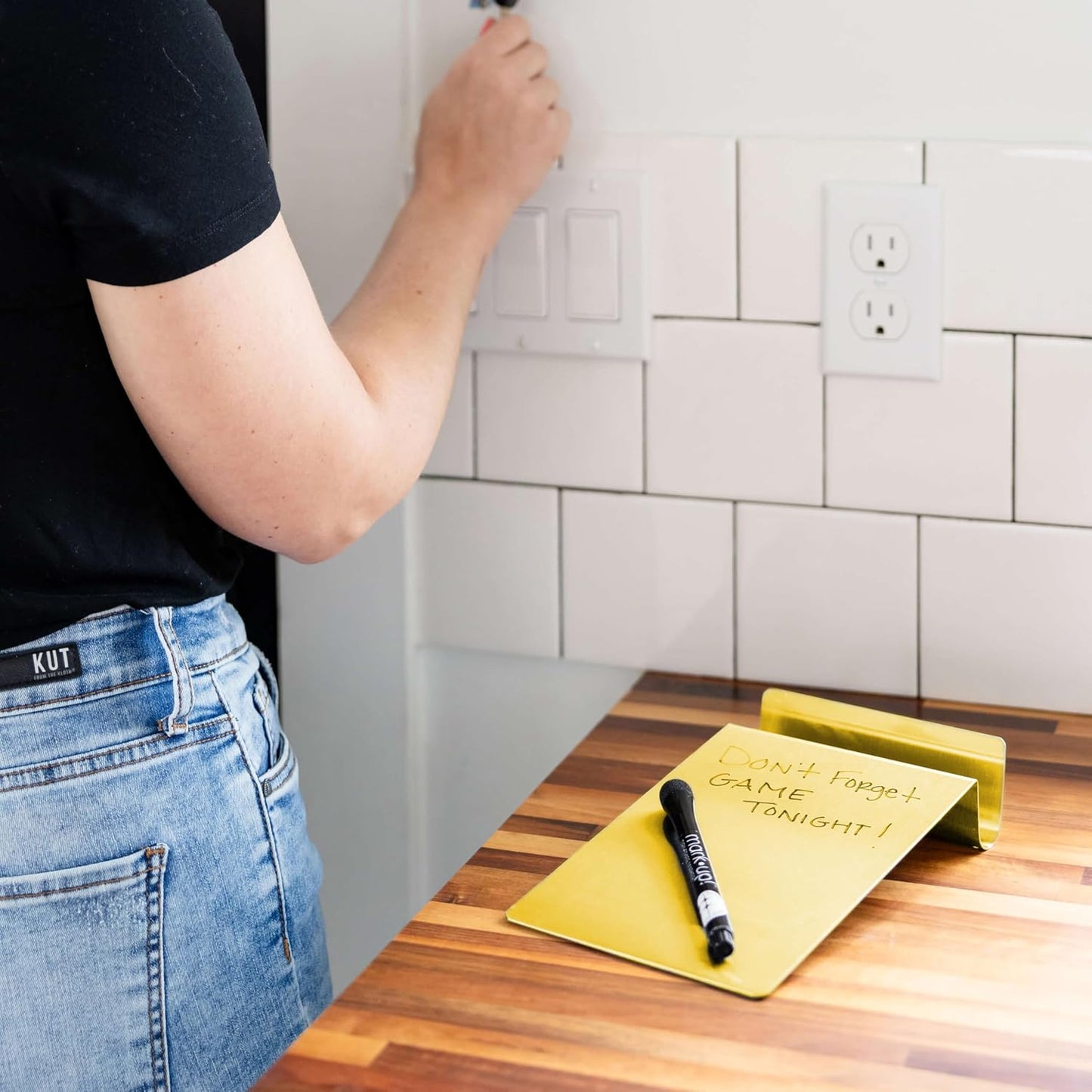 Three by Three Seattle 5.5 x 9 Inch to.do Dry Erase Board with Marker for Memos, Lists, and More in Office, Home, Classroom, and Event Spaces (White)