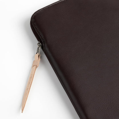 Comfyable Slim Protective Laptop Sleeve Compatible with 13/14 Inch MacBook Air & MacBook Pro M5/M4/M3/M2 Pro/Max 2026, Mac Travel Case, Laptop Pouch, Slim PU Leather Cover, Brown