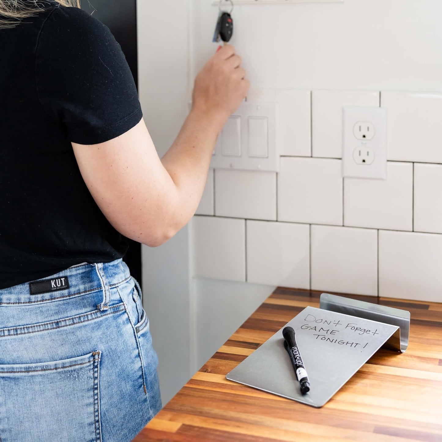 Three by Three Seattle 5.5 x 9 Inch to.do Dry Erase Board with Marker for Memos, Lists, and More in Office, Home, Classroom, and Event Spaces (White)