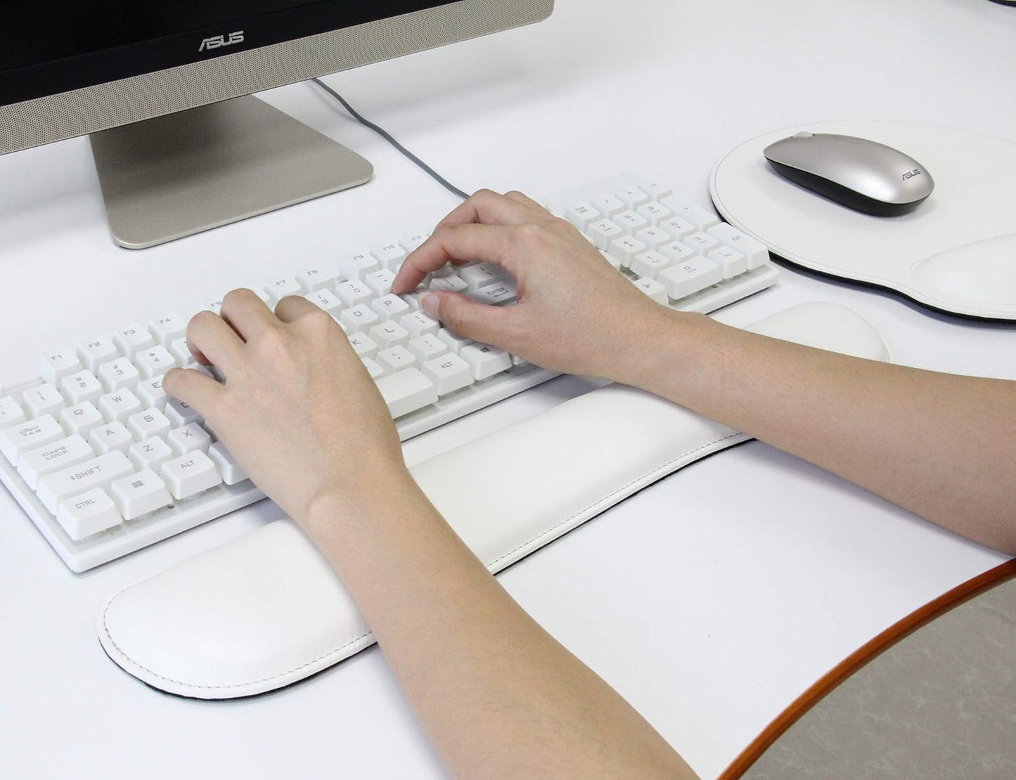 RICHEN Keyboard Wrist Rest and Mouse Pad with Wrist Support, Memory Foam Set for Gaming and Office, Comfortable & Lightweight for Easy Typing & Pain Relief (White Butterflies)