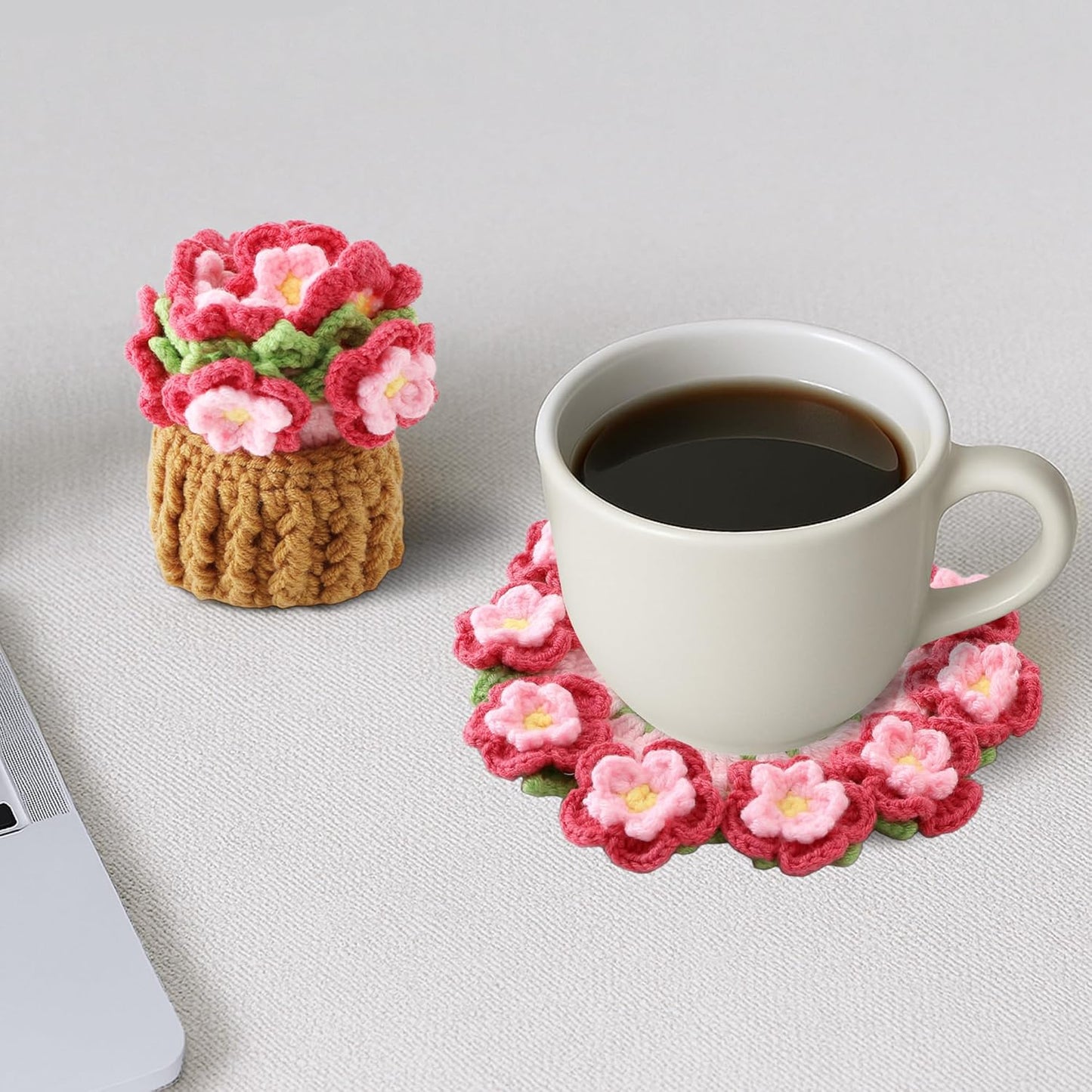 Flower Crochet Coasters, Handmade Bouquet Blanket Coaster with Crochet Plant Pot Fun Soft Decorative Drink Coasters for Coffee Tabletop Protection and Home Decor (Pink, 1Pc)
