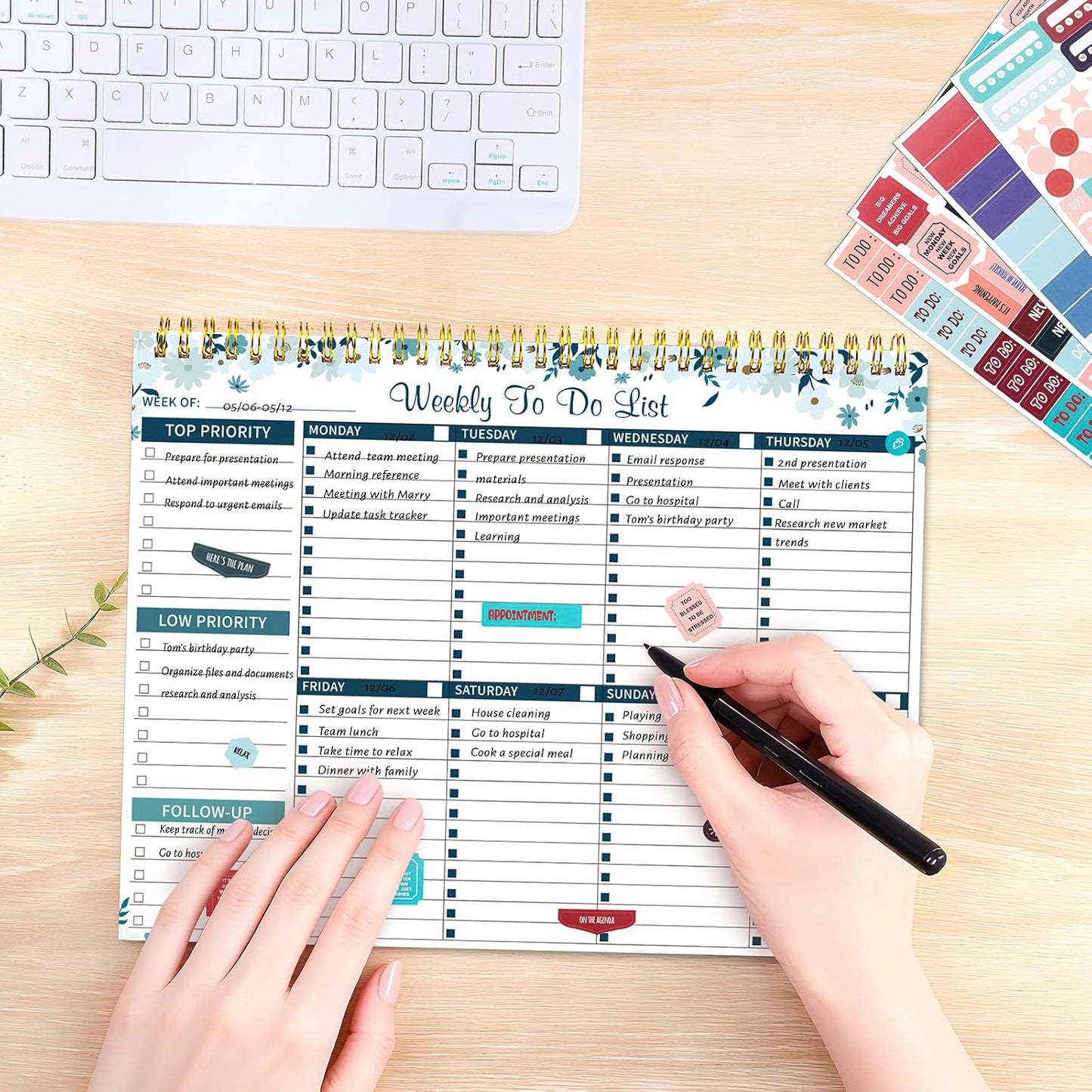 Weekly To Do List Notepad, 8.5''x11'' Weekly Desk Planner with 52 Tear Off Sheets Undated Weekly Planner Habit Tracker & Productivity Organizer for Home School and Work, Light Green