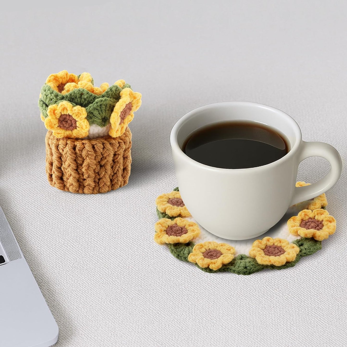 Flower Crochet Coasters, Handmade Bouquet Blanket Coaster with Crochet Plant Pot Fun Soft Decorative Drink Coasters for Coffee Tabletop Protection and Home Decor (Pink, 1Pc)